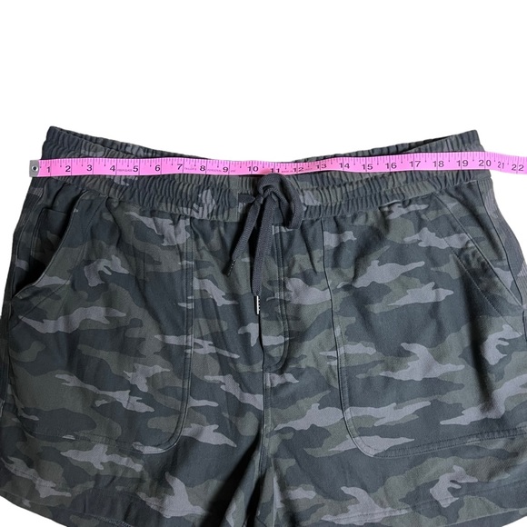 Athleta Camo Farallon Short Size 20 - Picture 3 of 10